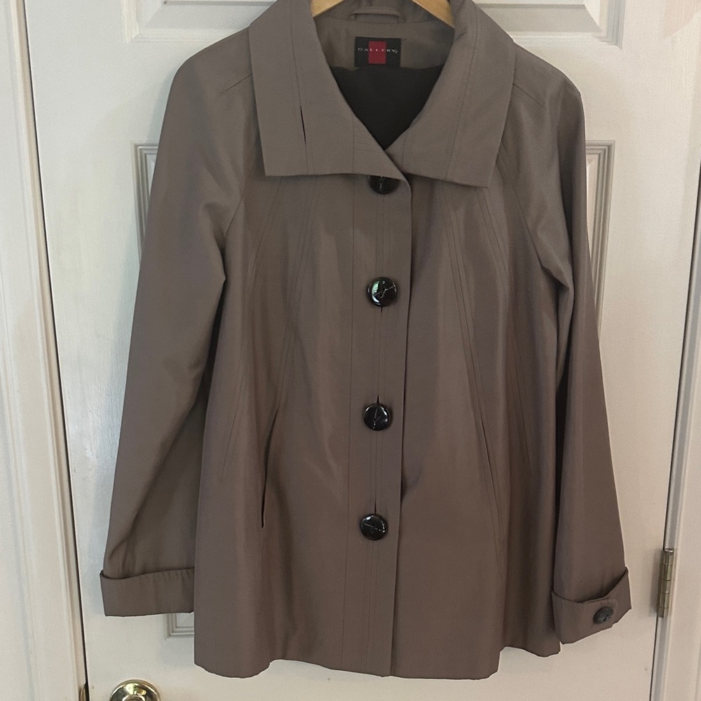 Gallery Women's Brown thigh length Trench / swing style Coat size small